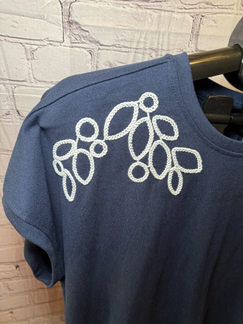 Fred David Navy Tee with White Embroidered Shoulder Leaves - Picture 3 of 9